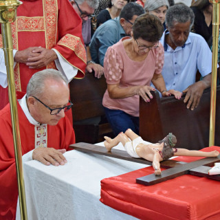 Adoração a Santa Cruz